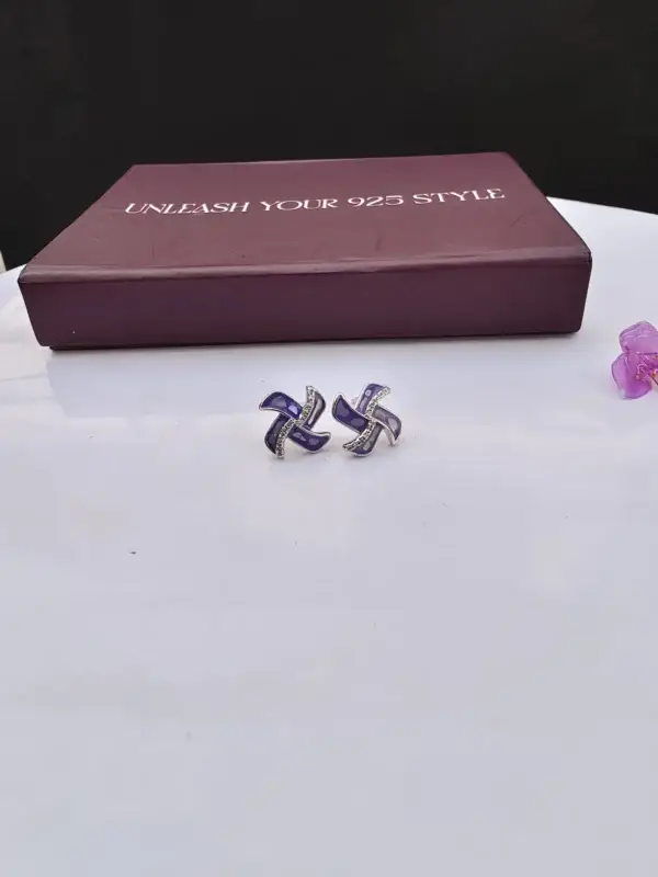 amethyst swirl studs 💜✨(1)