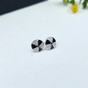 elegant noir studs earrings