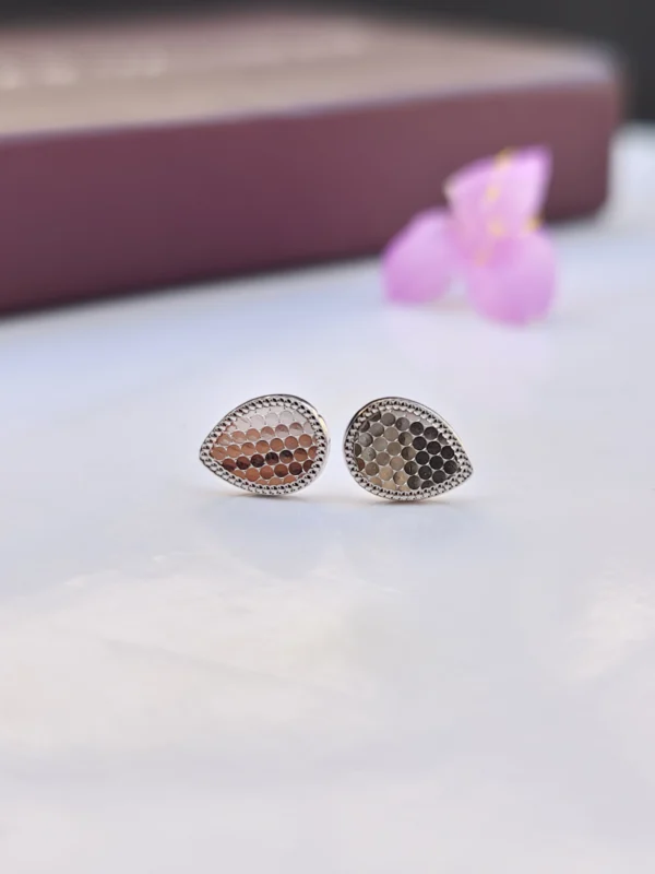honeydew teardrop studs earrings