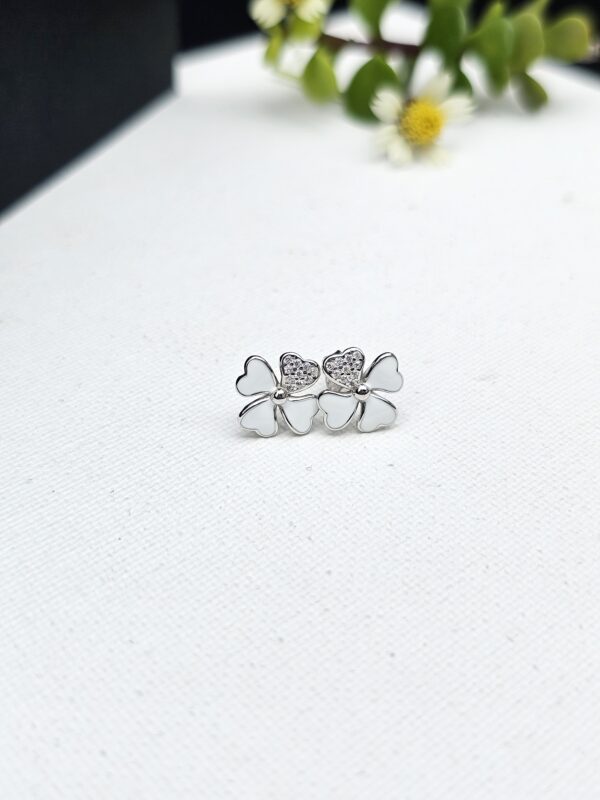 frosted bloom studs earrings