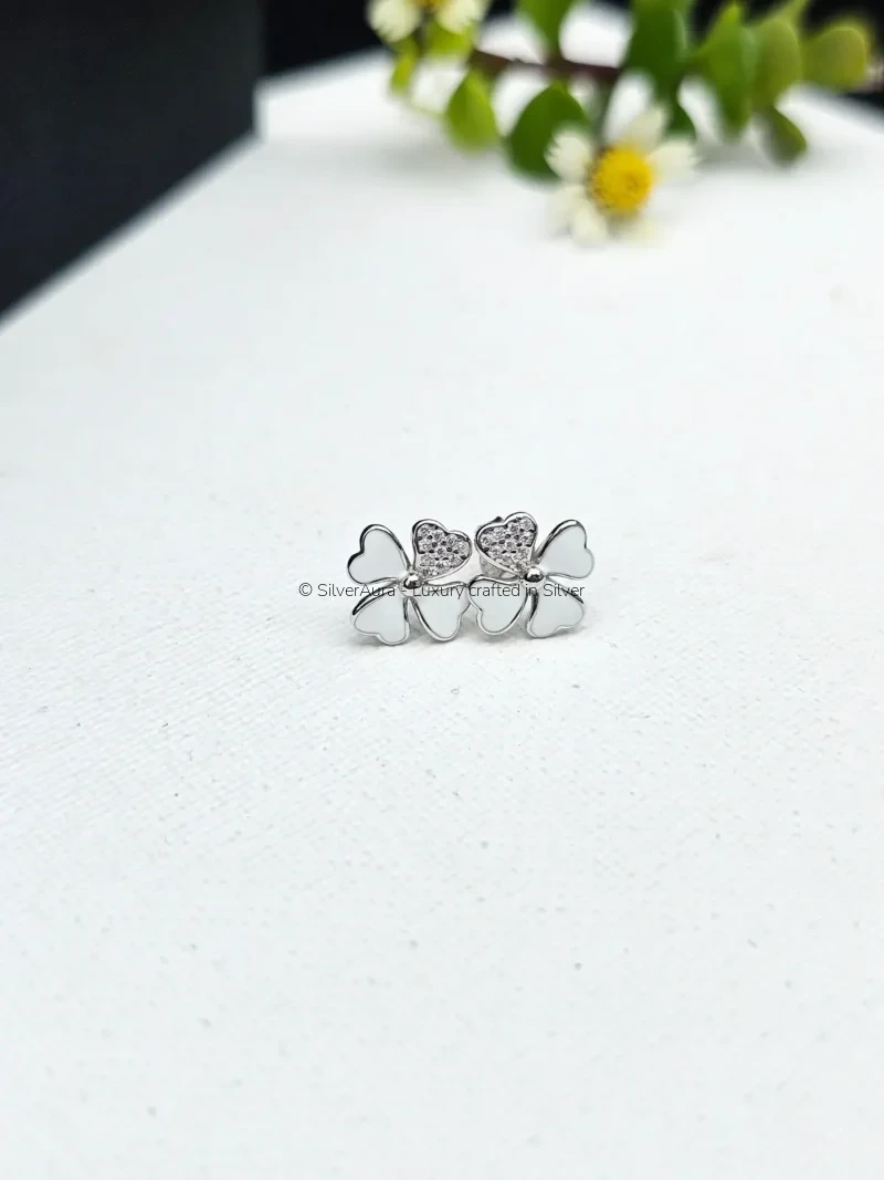 Lucky leaf stud earrings in 925 sterling silver