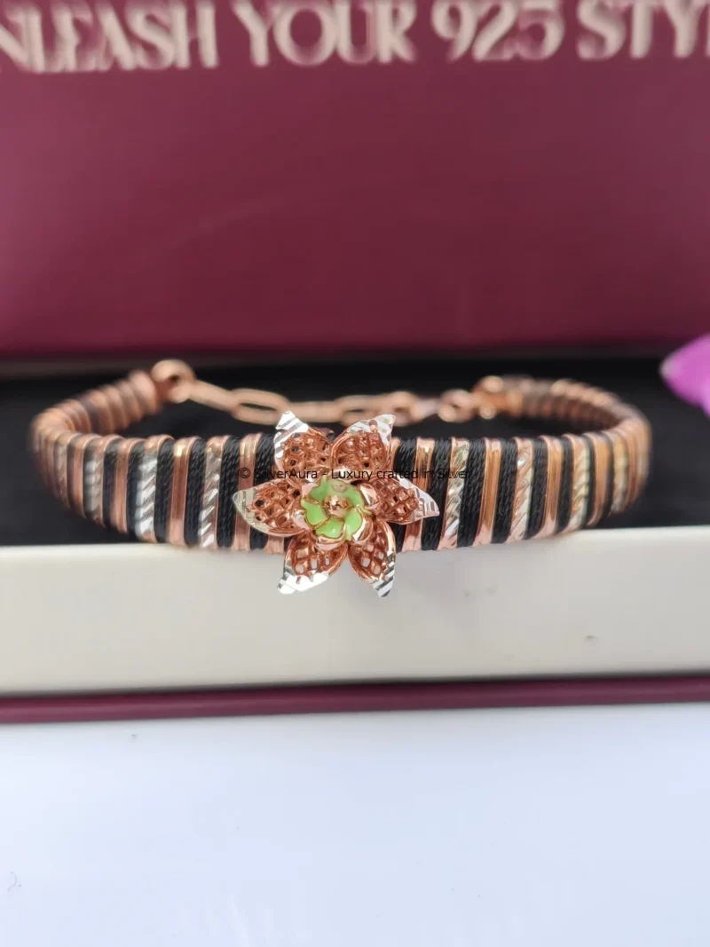 Bloom twist bracelet, floral centerpiece detail