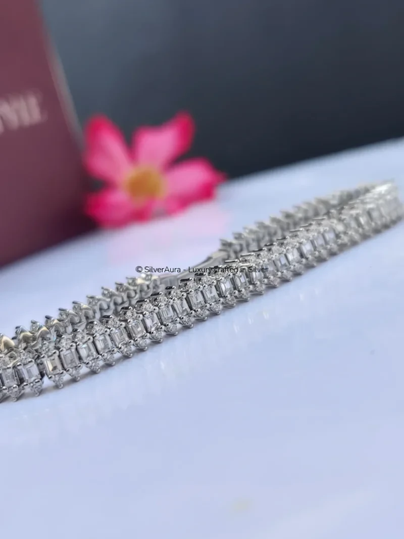 Diamond mirage bracelet, close-up view