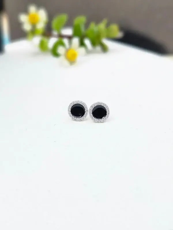 the eclipse fan stud earings