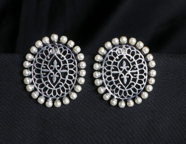 silver jaali studds