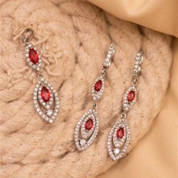 red diamond pendant set