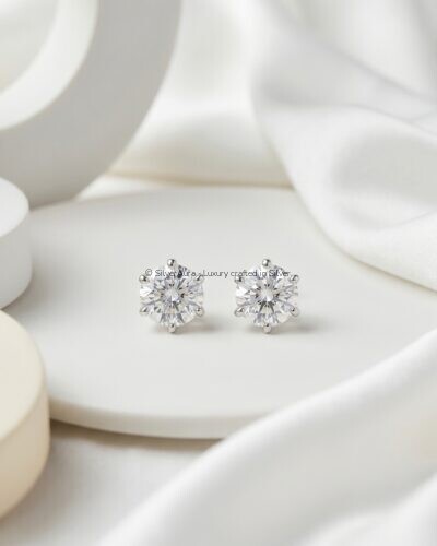 Solitaire studs prongs in 925 sterling silver