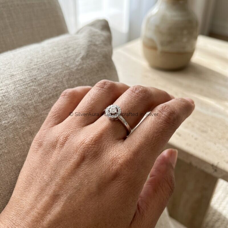 Centre star ring in 925 sterling silver