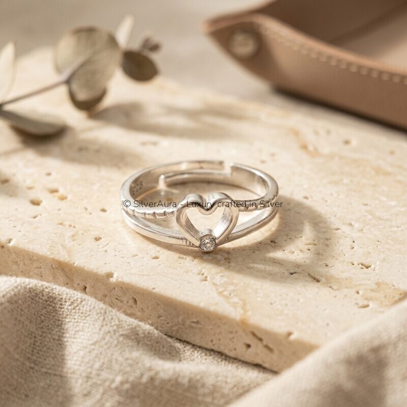Fellow heart ring, product view
