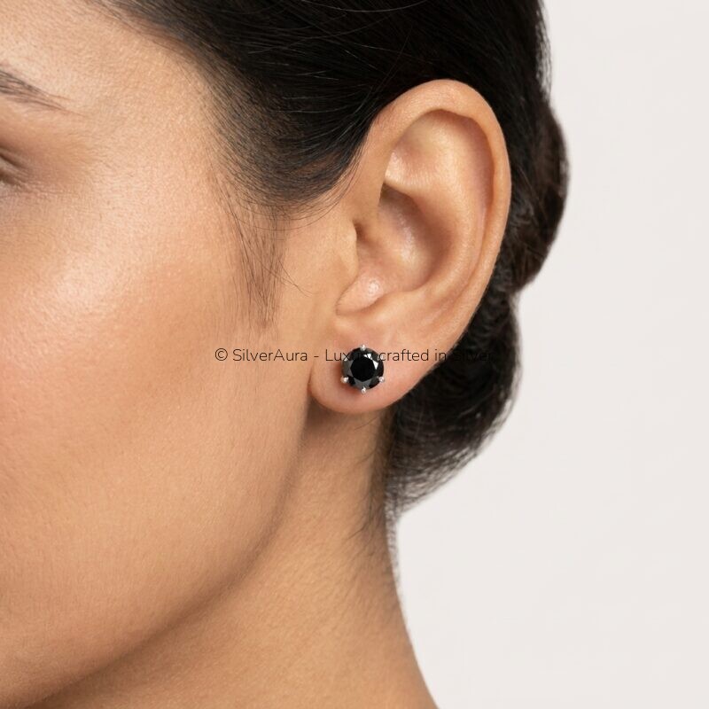 Black solitaire silver studs, product view